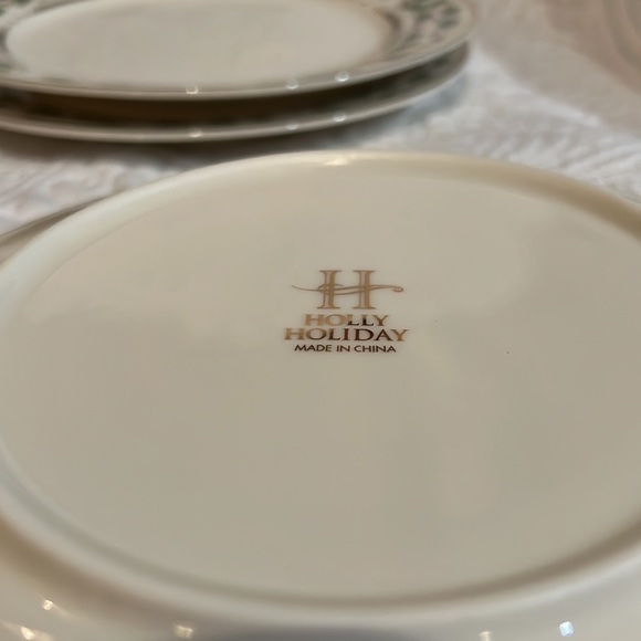 Holly holiday salad plates, set of 12 - Picture 5 of 10